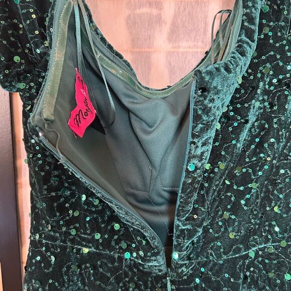 MORGAN & CO Green Velvet Sequined Off-the-Shoulder Fairy Dress 3 - Picture 8 of 15